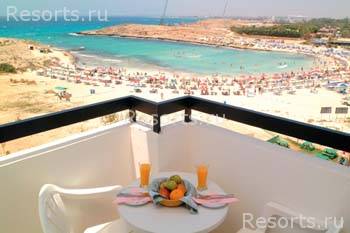 Tasia Maris Sands Beach Hotel 9